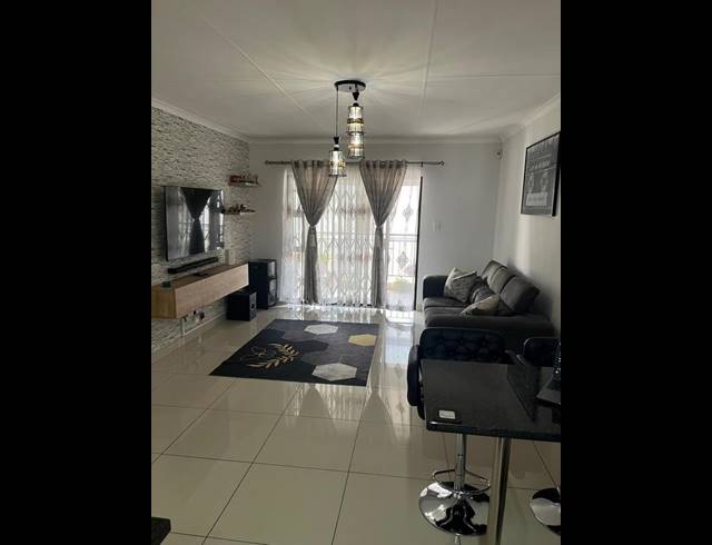 2 BEDROOM TOWNHOUSE FOR SALE IN CRYSTAL PARK